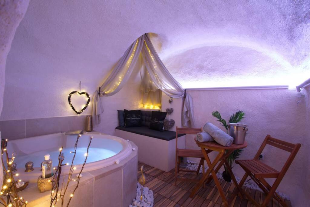 Les Secrets D'Alcove, Nuits Romantiques Avec Spa Aix-en-Provence Exteriér fotografie