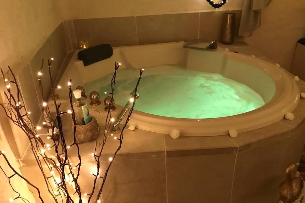 Les Secrets D'Alcove, Nuits Romantiques Avec Spa Aix-en-Provence Exteriér fotografie